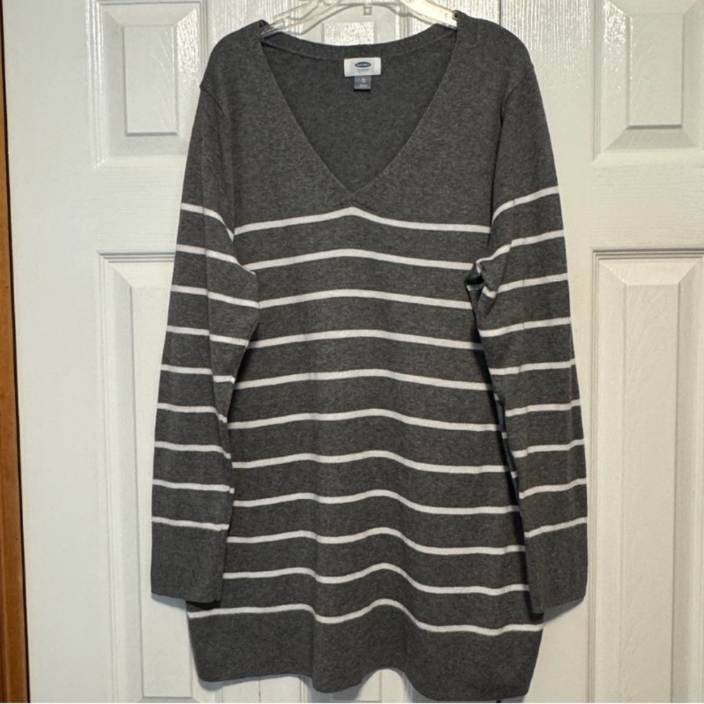 Old Navy • Grey White V Neck Striped Lightweight Sweater Size X-Large